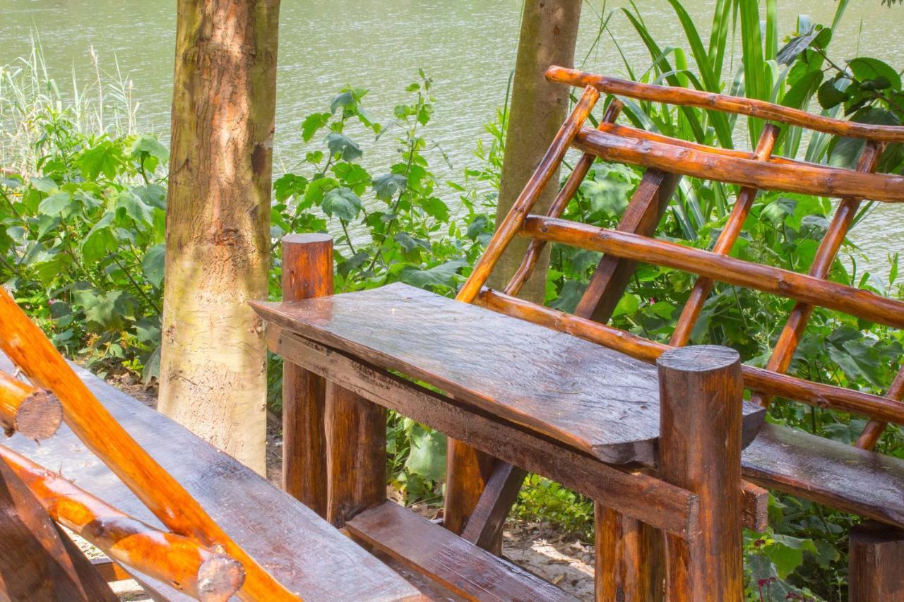 Om Hostel Bunyonyi Kabale Εξωτερικό φωτογραφία